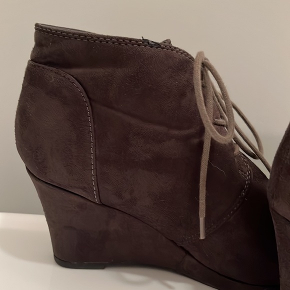 Journee Collection grey suede booties size 8.5 - Picture 6 of 8